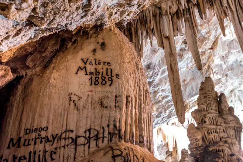 antiparos tropfstein höhle inschriften