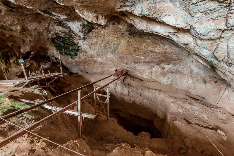 charkadio cave höhle tilos elefanten