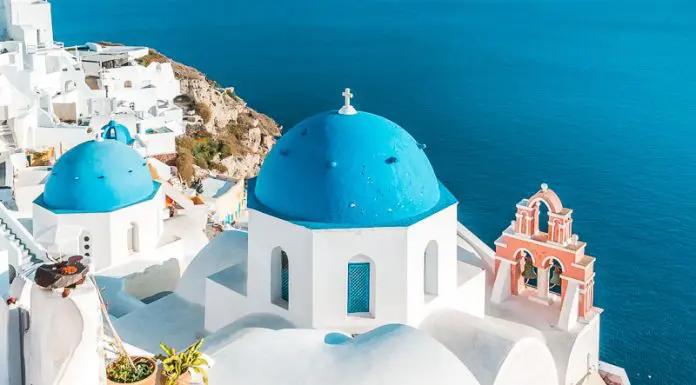 Oia Santorini Blaue Kirche Griechenland Sehenswuerdigkeiten