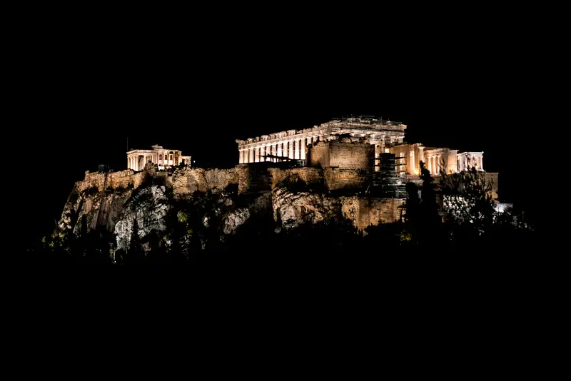 akropolis von athen bei nacht
