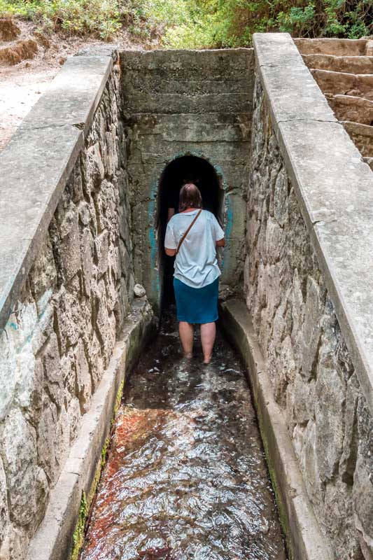 Rhodos Sieben Quellen Tunnel Eingang