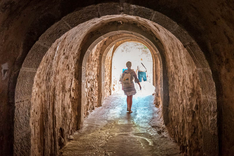 Spinalonga Tour Festung Rundgang Tunnel
