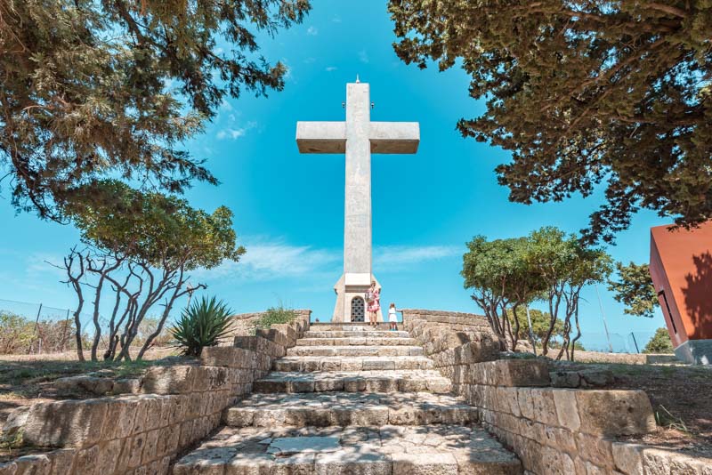 Filerimos Hügel Rhodos großes Kreuz Griechenland