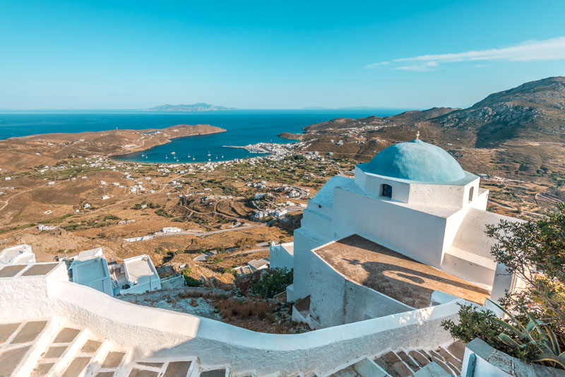 Chora Serifos Kirche Agia Barbara Ausblick Livadi