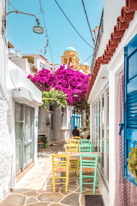 Dryopida Kythnos Kykladen weißes Dorf Gasse
