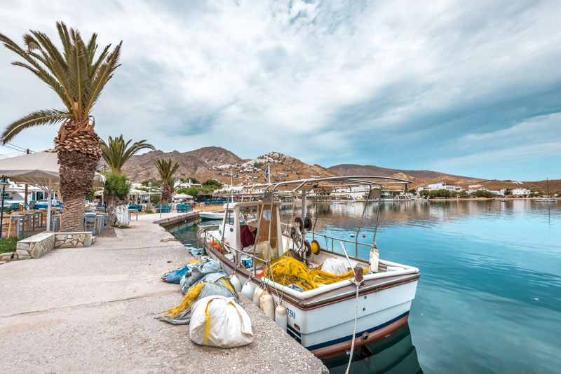 Livadi Serifos Restaurants am Meer Fischer Boot